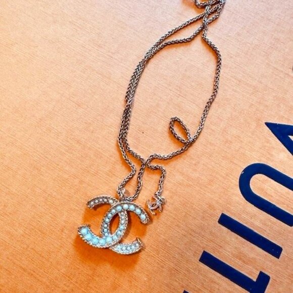 Classic Chanel Necklace with Pearls - Picture 1 of 1